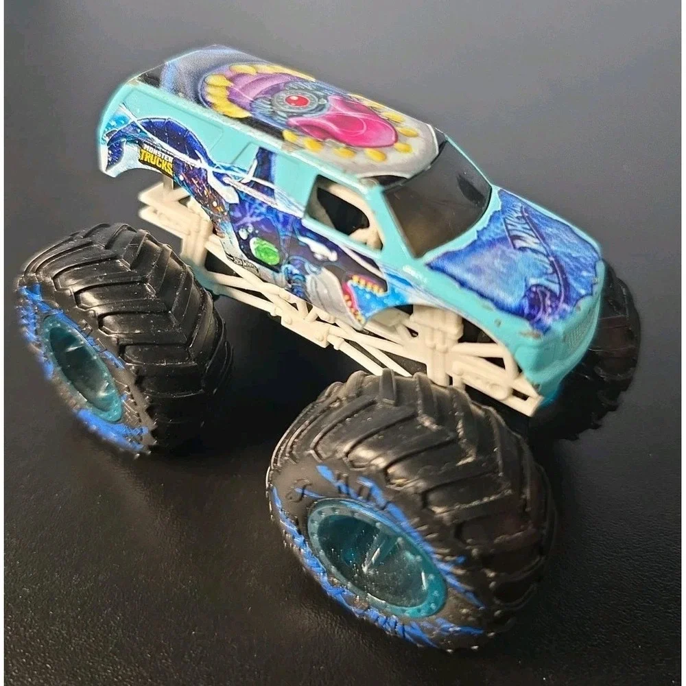 Hot Wheels Monster Trucks Mecha Orca 1:64 Monster Truck Killer Whale